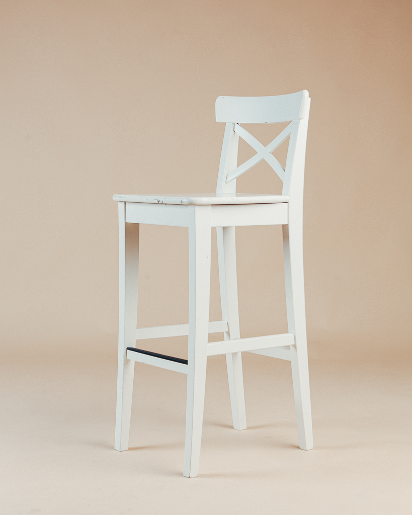 flash-photo-studios-perth-white-wooden-seat
